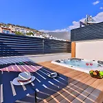Sura Elegant Retreat,sea View, Sleeps12