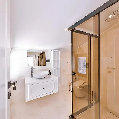 Villa Sura Elegant Retreat,sea View, Sleeps12 *