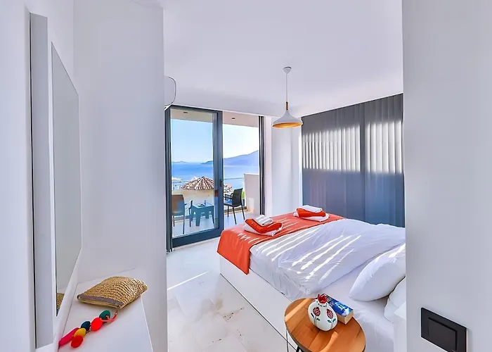 Sura Elegant Retreat,sea View, Sleeps12 Villa