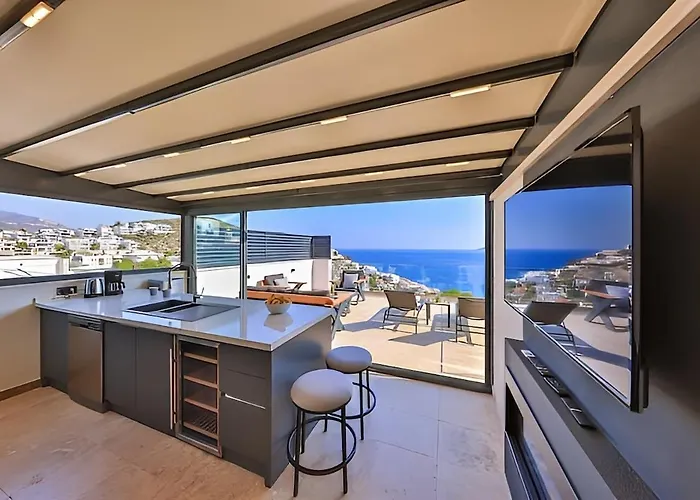 Sura Elegant Retreat,sea View, Sleeps12 Villa
