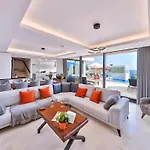 Sura Elegant Retreat,sea View, Sleeps12 *