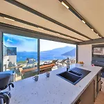 Sura Elegant Retreat,sea View, Sleeps12