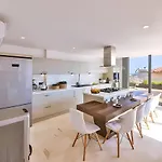 Sura Elegant Retreat,sea View, Sleeps12 칼칸