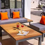 Sura Elegant Retreat,sea View, Sleeps12 빌라