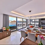 Sura Elegant Retreat,sea View, Sleeps12