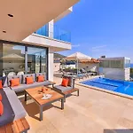 빌라 Sura Elegant Retreat,sea View, Sleeps12 칼칸