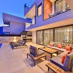 Sura Elegant Retreat,sea View, Sleeps12 * 칼칸
