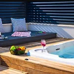 Sura Elegant Retreat,sea View, Sleeps12 *