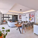 Sura Elegant Retreat,sea View, Sleeps12 칼칸
