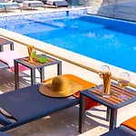 빌라 Sura Elegant Retreat,sea View, Sleeps12 *