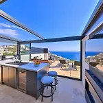 Sura Elegant Retreat,sea View, Sleeps12 빌라 *