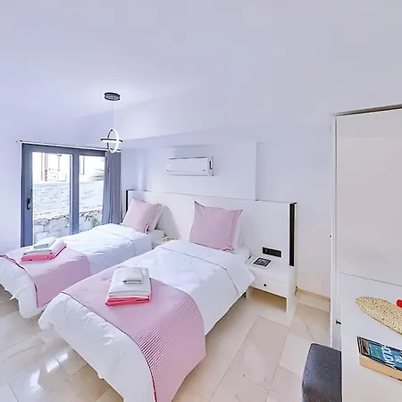 וילה Sura Elegant Retreat,sea View, Sleeps12 קלקן