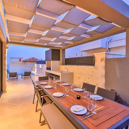 Sura Elegant Retreat,sea View, Sleeps12 Villa *
