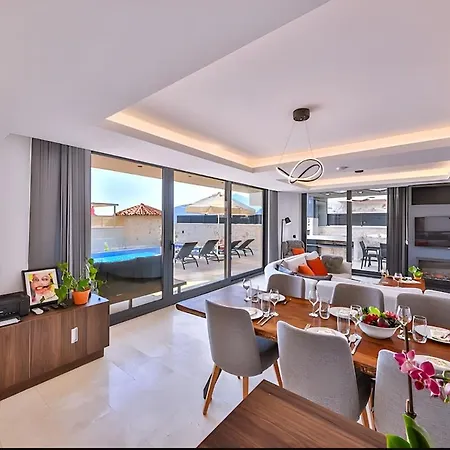 Sura Elegant Retreat,sea View, Sleeps12