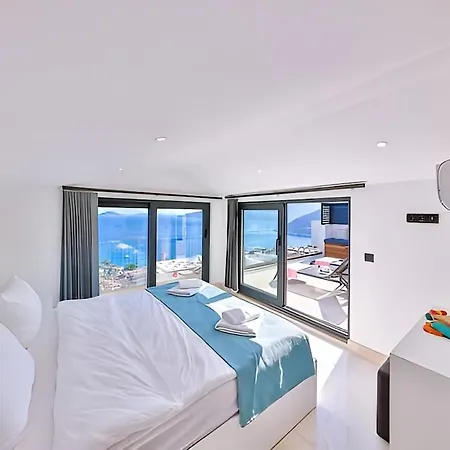 Villa Sura Elegant Retreat,sea View, Sleeps12
