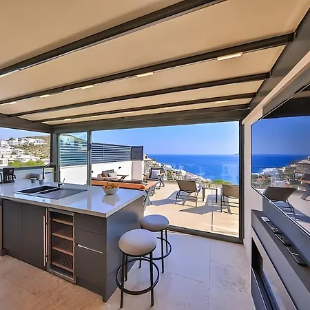 Sura Elegant Retreat,sea View, Sleeps12 Villa