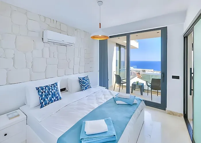 Sura Elegant Retreat,sea View, Sleeps12 וילה