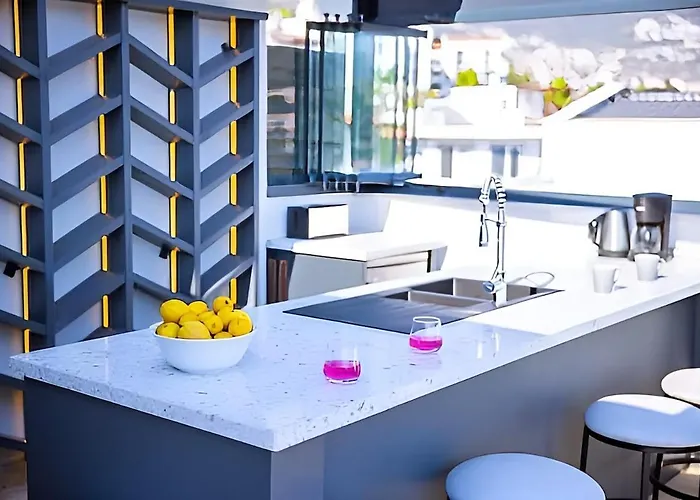 Sura Elegant Retreat,sea View, Sleeps12 * קלקן