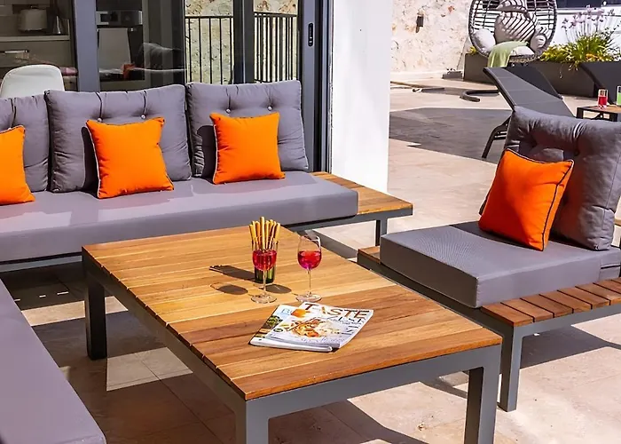 Sura Elegant Retreat,sea View, Sleeps12 Βίλα