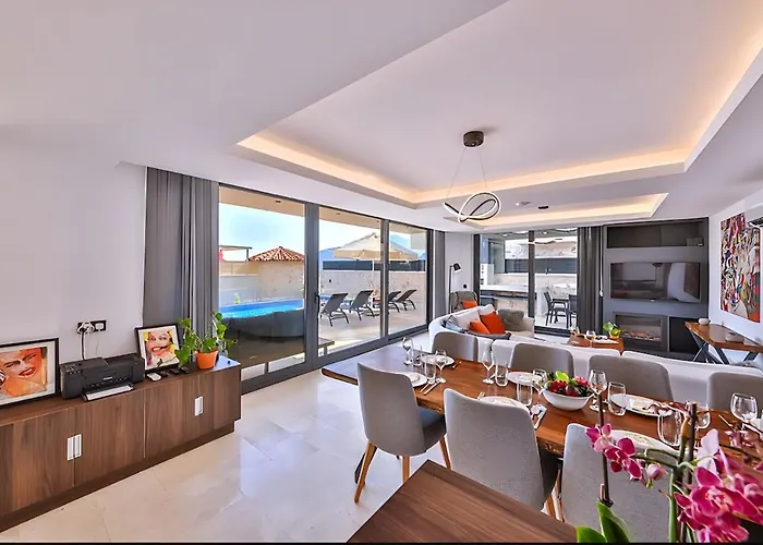 Sura Elegant Retreat,sea View, Sleeps12