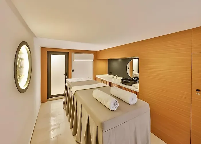 Sura Elegant Retreat,sea View, Sleeps12 וילה קלקן