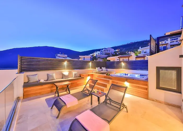 Sura Elegant Retreat,sea View, Sleeps12 Καλκάν