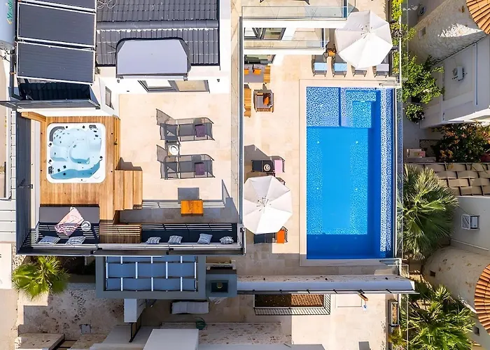 Sura Elegant Retreat,sea View, Sleeps12 קלקן