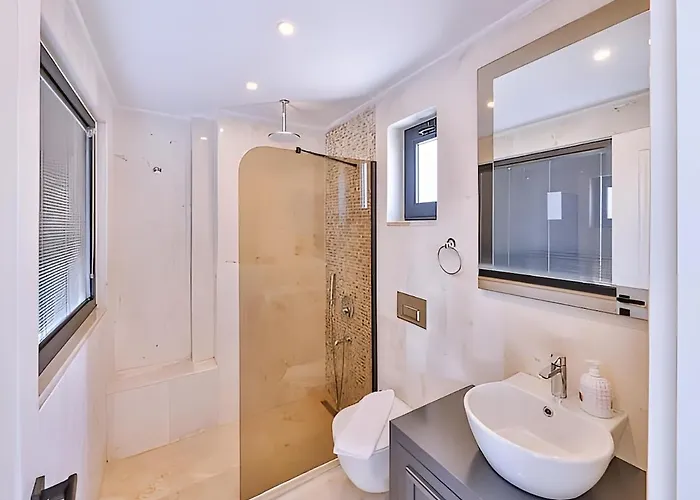 Sura Elegant Retreat,sea View, Sleeps12 וילה *
