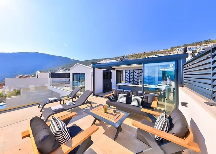 וילה Sura Elegant Retreat,sea View, Sleeps12 קלקן