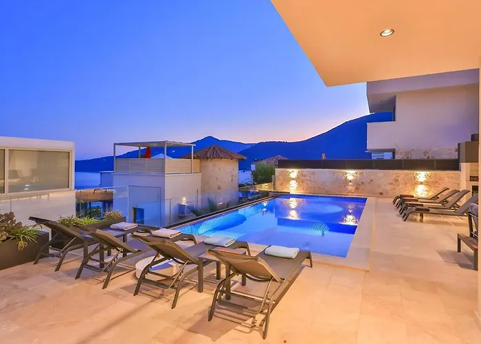Sura Elegant Retreat,sea View, Sleeps12 * קלקן