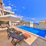 Sura Elegant Retreat,sea View, Sleeps12 קלקן