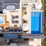 Sura Elegant Retreat,sea View, Sleeps12 קלקן
