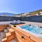 Sura Elegant Retreat,sea View, Sleeps12